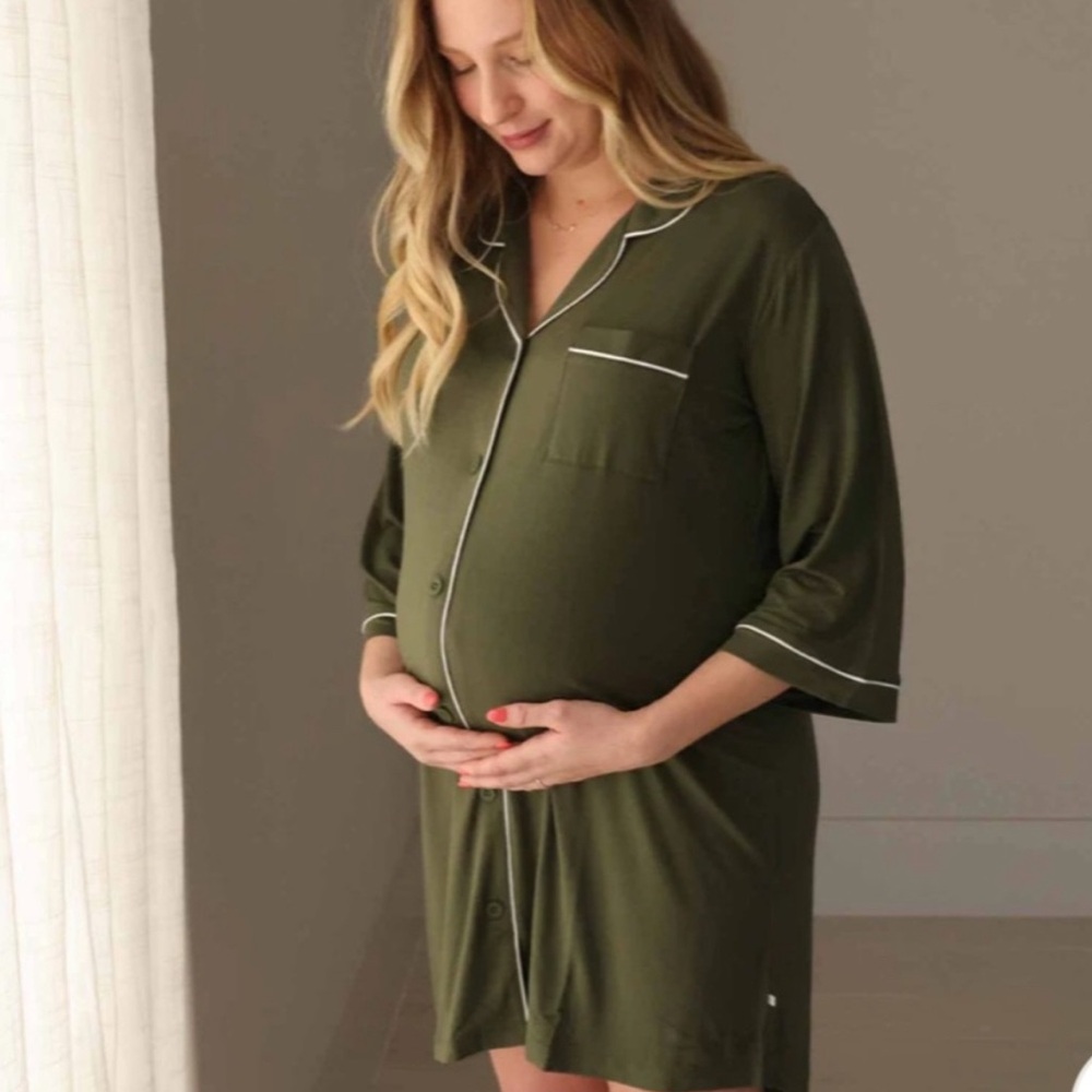 Caden Lane Women’s Hospital Gown Olive Button Front Short Sleeve Small
